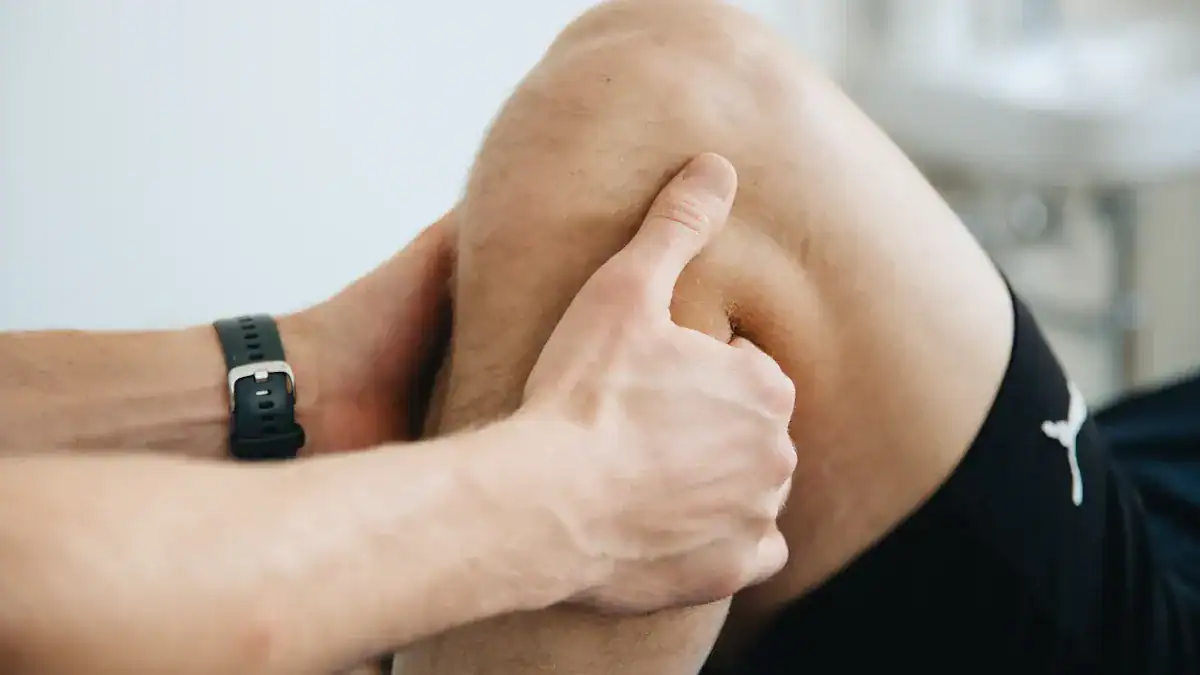 Symptoms and Warning Signs of Thigh Pain