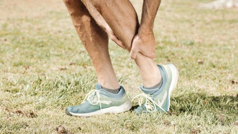 recommended shoes for knee pain